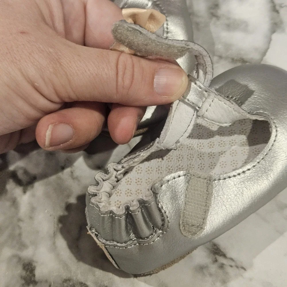 Robeez Baby Girl Crib Shoes 3-6 Months‎ Silver Pink Bow Easter Church Dress